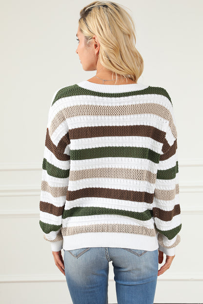 Gestreifter gehäkelter strickpullover mit lochmuster