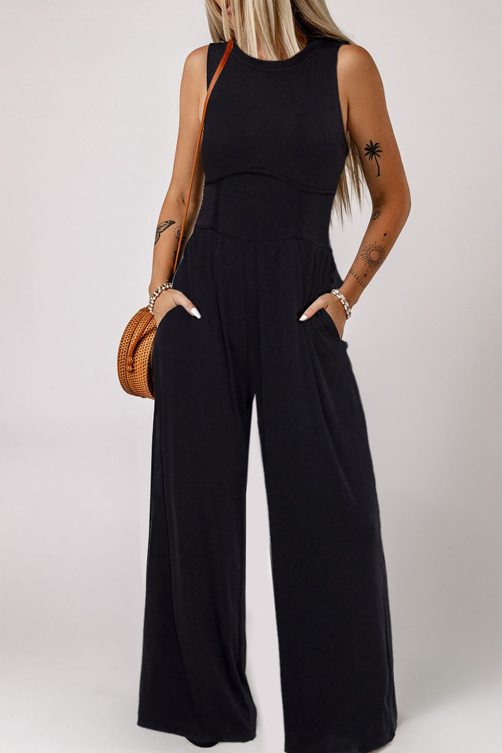 Zwarte mouwloze jumpsuit met brede been en vernauwde taille