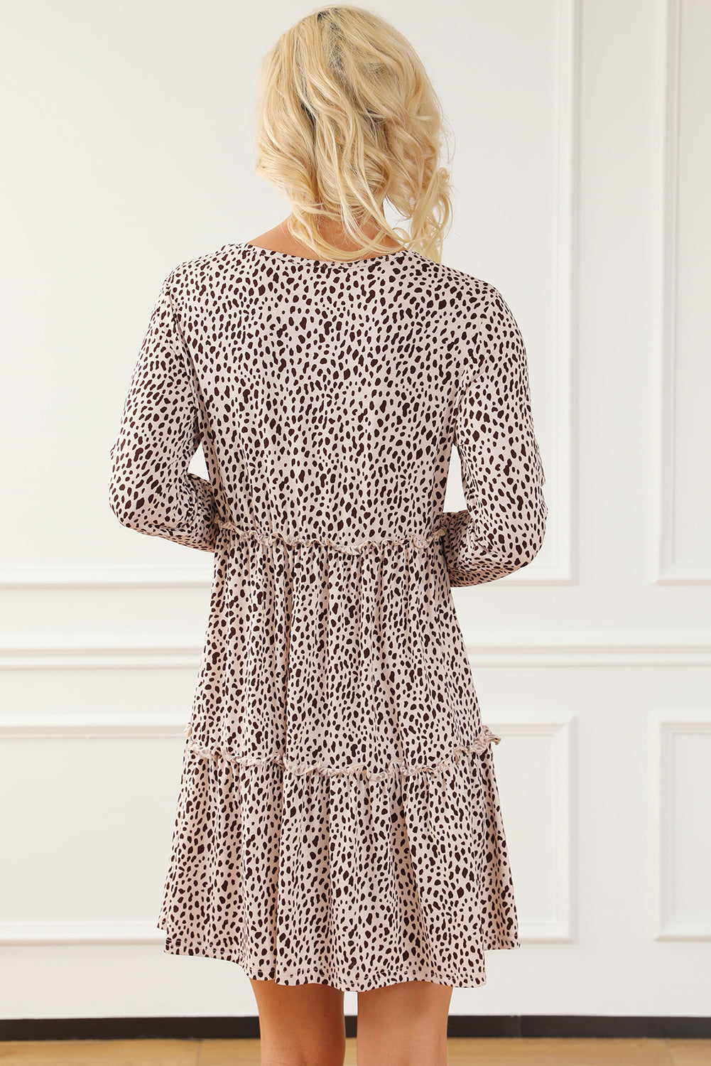 Langärmeliges kleid mit leoparden-tiermuster