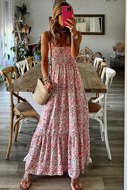 Weißes boho floral smocked gerafftes maxikleid