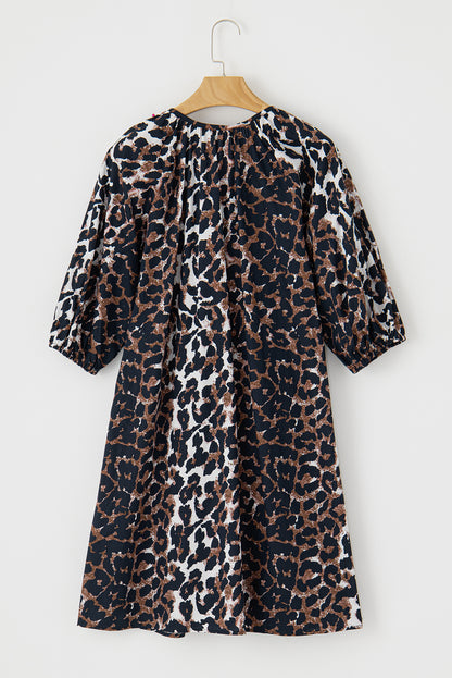 Schwarzes leopard hemdkleid mit puffärmeln und knopfleiste