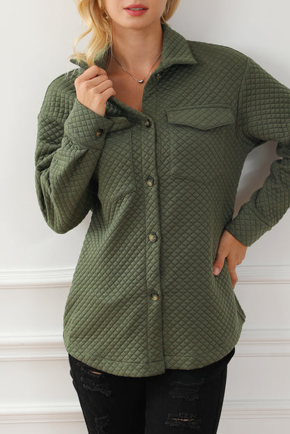 Grüne retro steppjacke mit klappe und knopfleiste