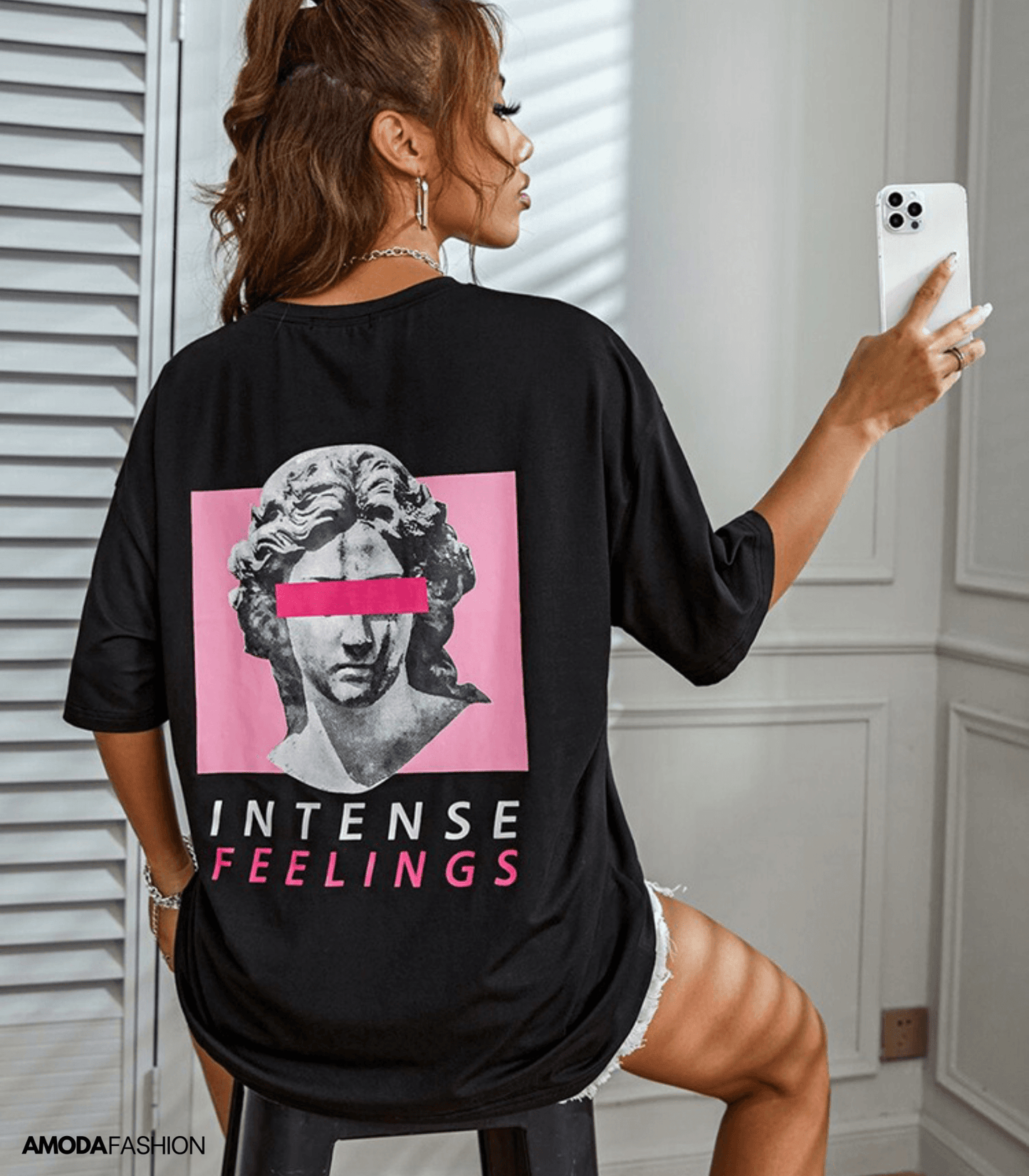 "Intense Feelings" Rückenbedrucktes Kurzarm-T-Shirt - Amodafashion.de