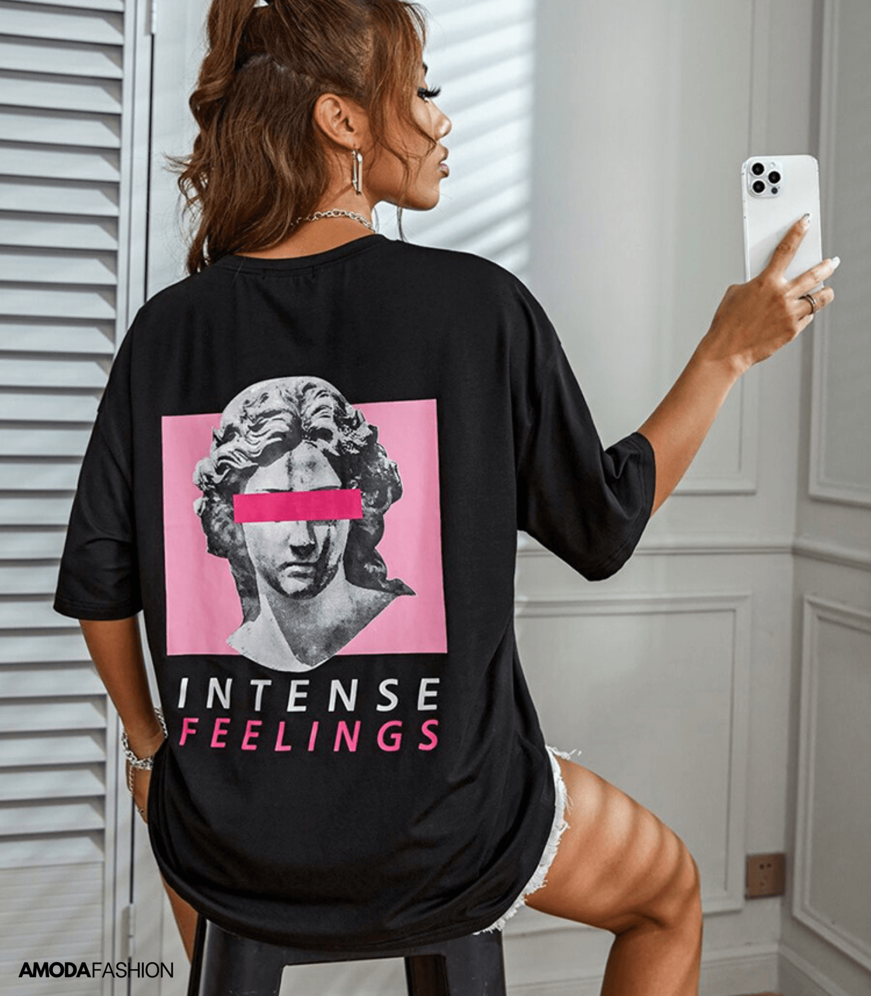 "Intense Feelings" Rückenbedrucktes Kurzarm-T-Shirt - Amodafashion.de