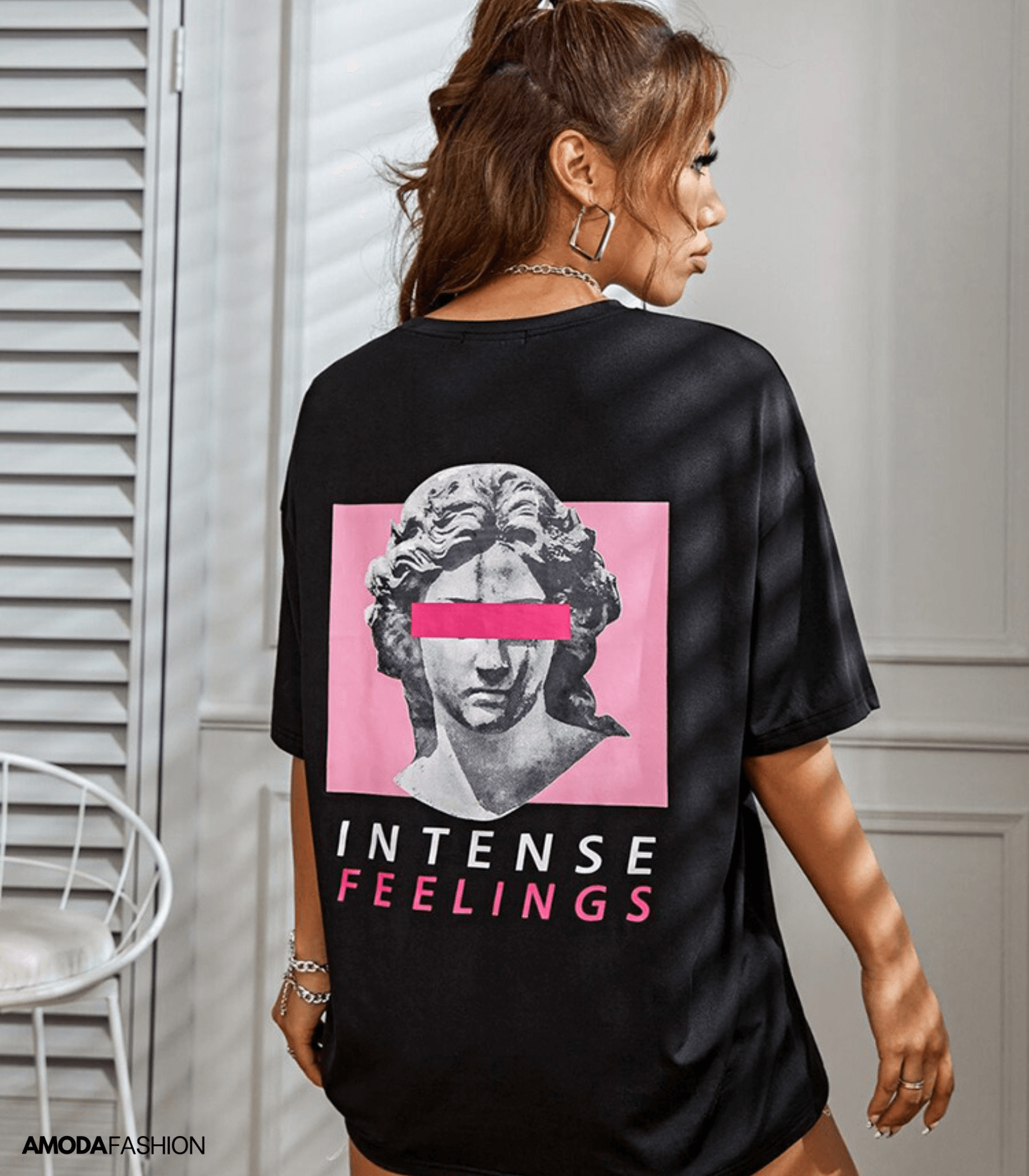 "Intense Feelings" Rückenbedrucktes Kurzarm-T-Shirt - Amodafashion.de